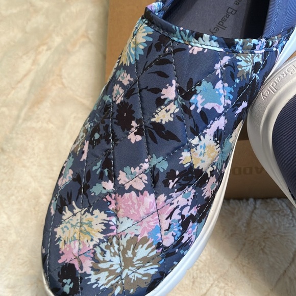 Vera Bradley floral slip on sneakers - Picture 2 of 6
